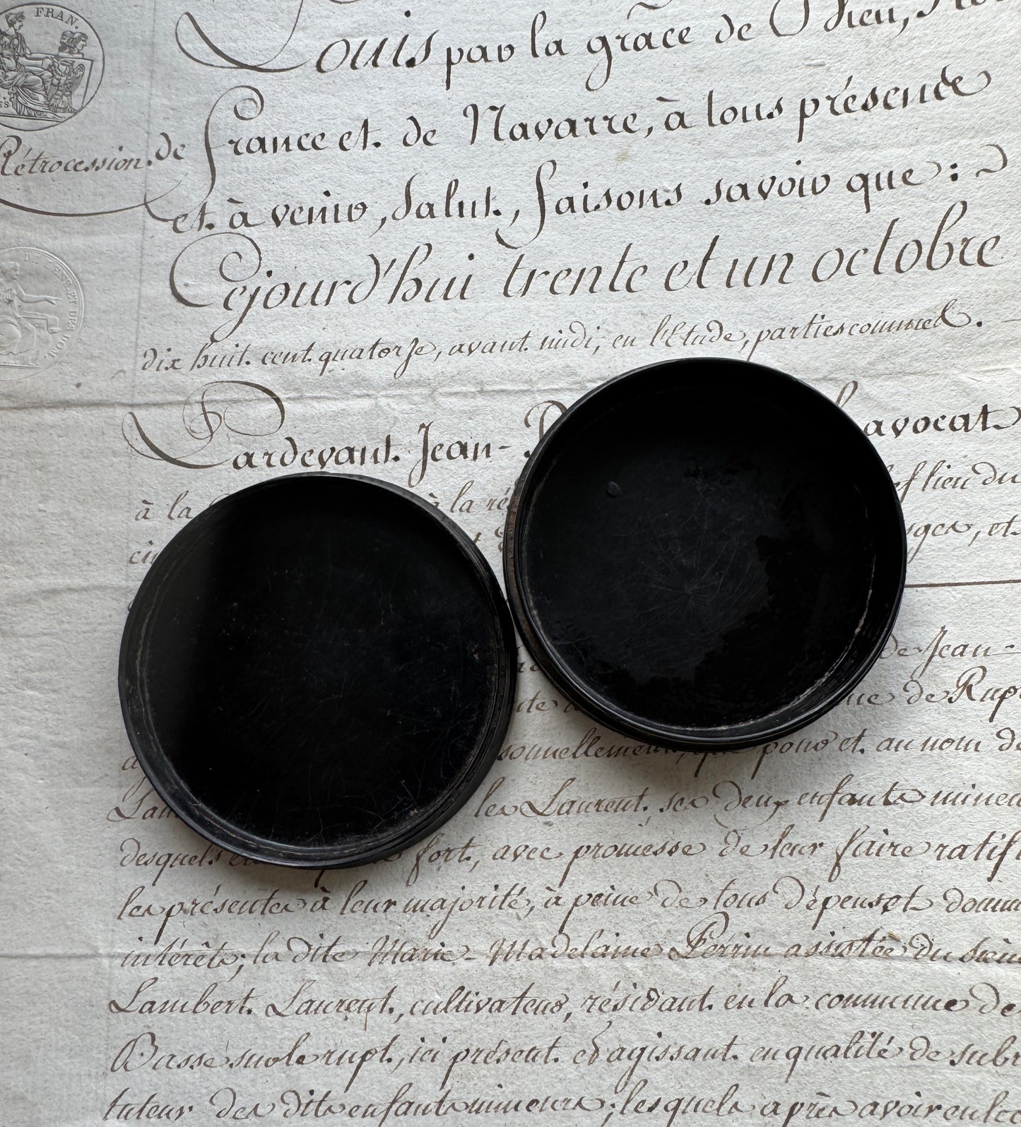 Antique French Snuff Box, Lacquer Papier Mâché Sentimental Family Scene, 19th Century