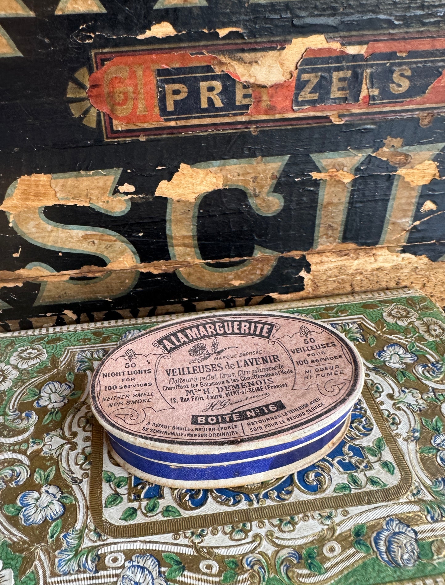 Antique French Night Light Box, “À La Marguerite” Veilleuses de l’Avenir